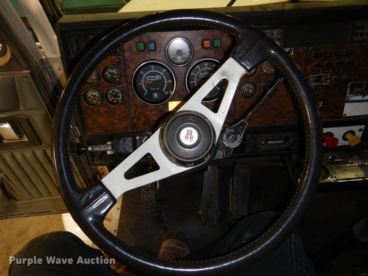 image for item DK8737 1993 Kenworth T800  semi truck