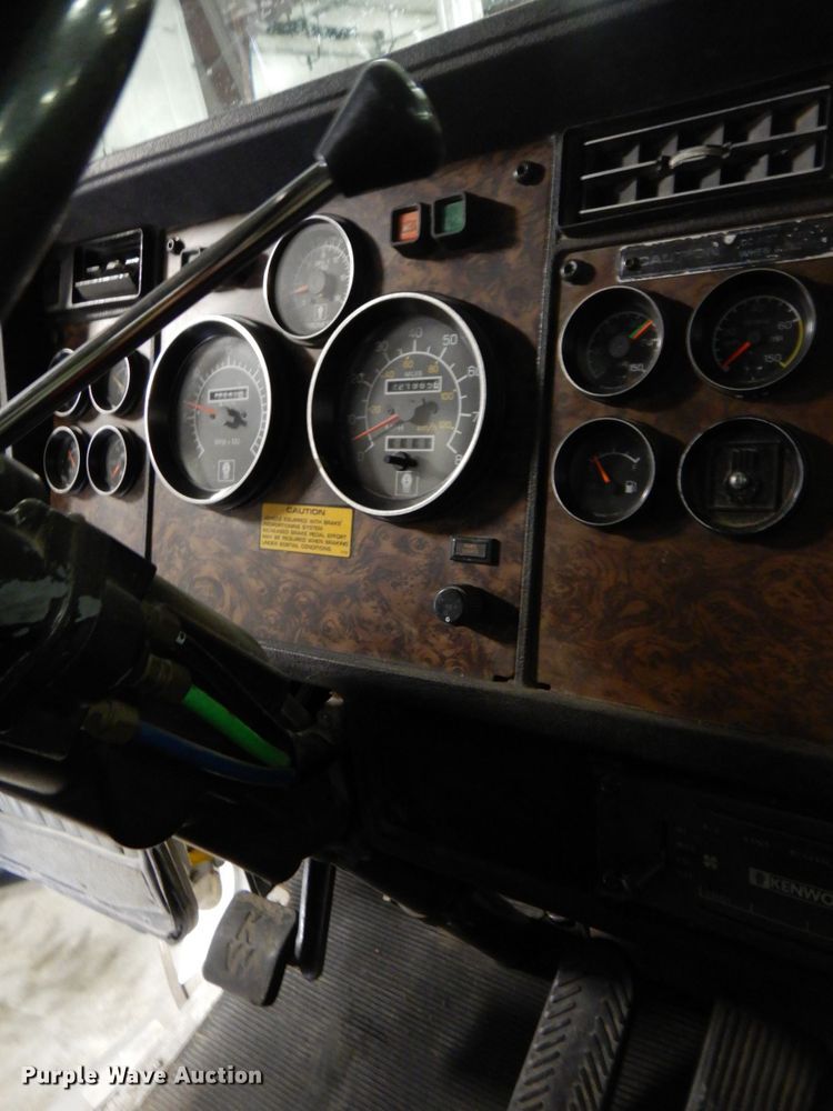 image for item DK8737 1993 Kenworth T800  semi truck