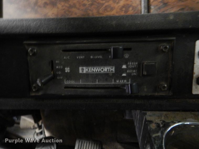 image for item DK8737 1993 Kenworth T800  semi truck