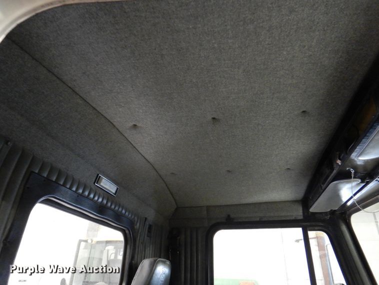 image for item DK8737 1993 Kenworth T800  semi truck