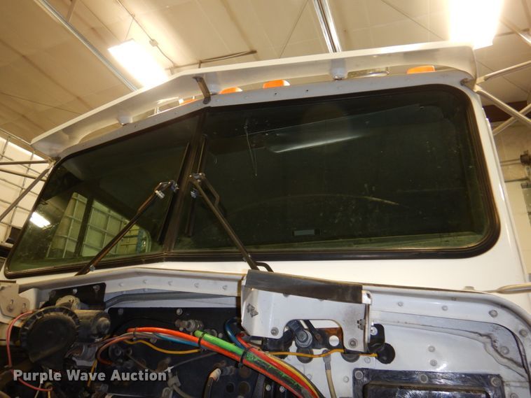 image for item DK8737 1993 Kenworth T800  semi truck