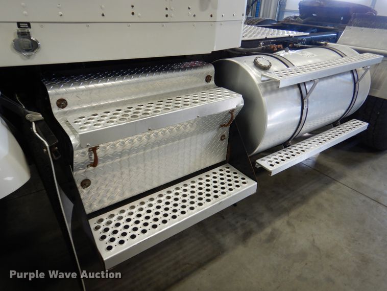 image for item DK8737 1993 Kenworth T800  semi truck