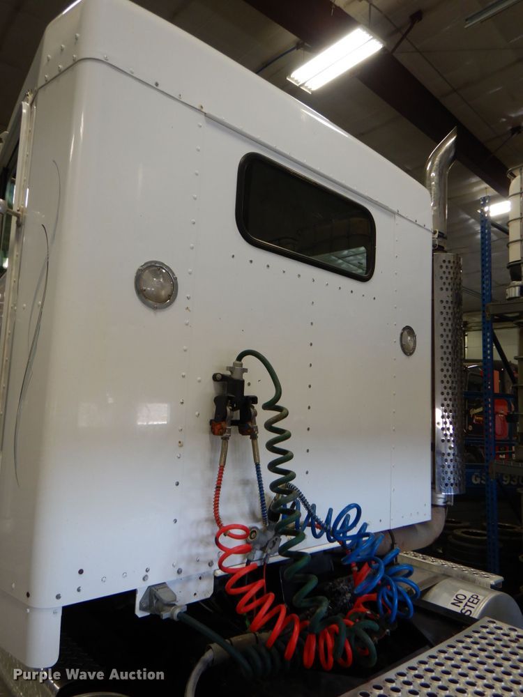 image for item DK8737 1993 Kenworth T800  semi truck