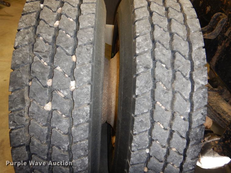 image for item DK8737 1993 Kenworth T800  semi truck