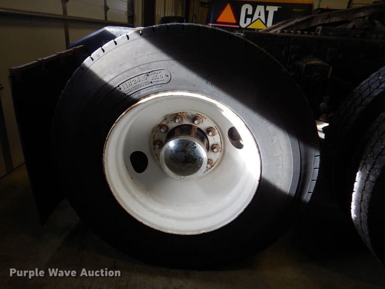 image for item DK8737 1993 Kenworth T800  semi truck