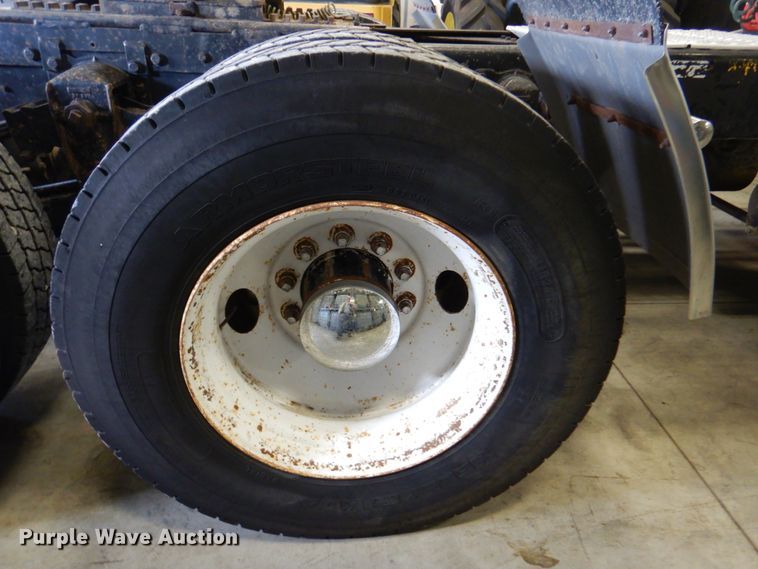 image for item DK8737 1993 Kenworth T800  semi truck