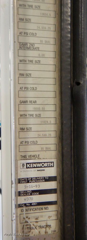 image for item DK8737 1993 Kenworth T800  semi truck