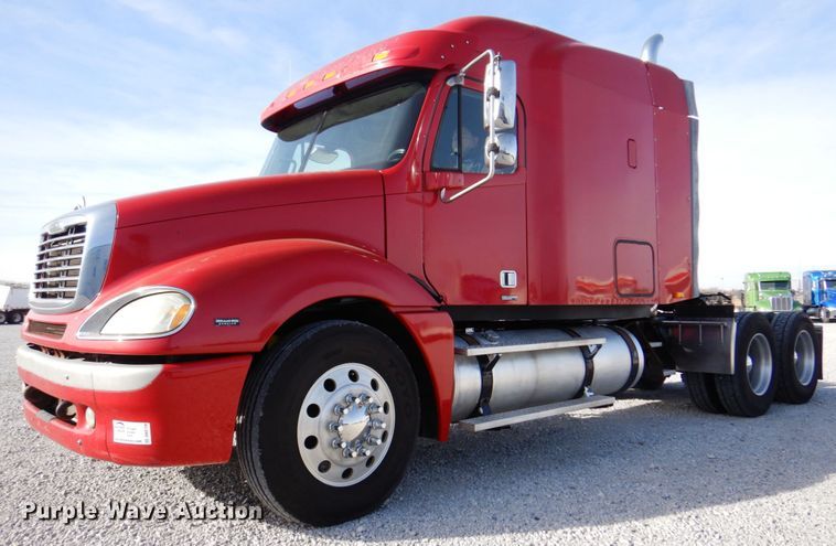 image for item DK8738 2006 Freightliner Columbia  semi truck