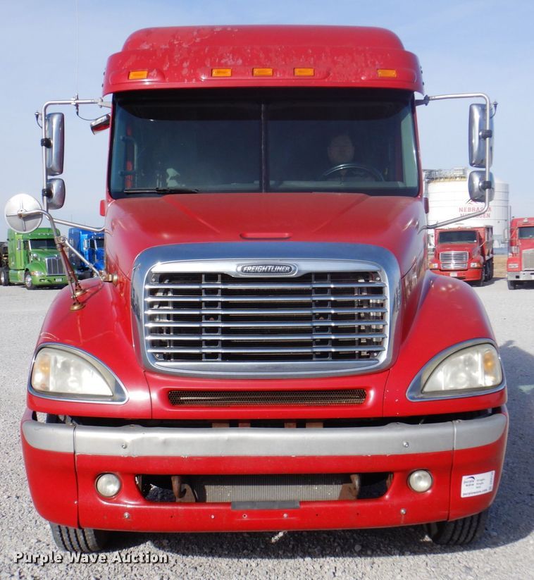 image for item DK8738 2006 Freightliner Columbia  semi truck