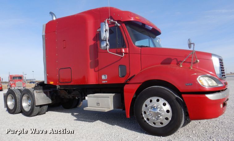 image for item DK8738 2006 Freightliner Columbia  semi truck