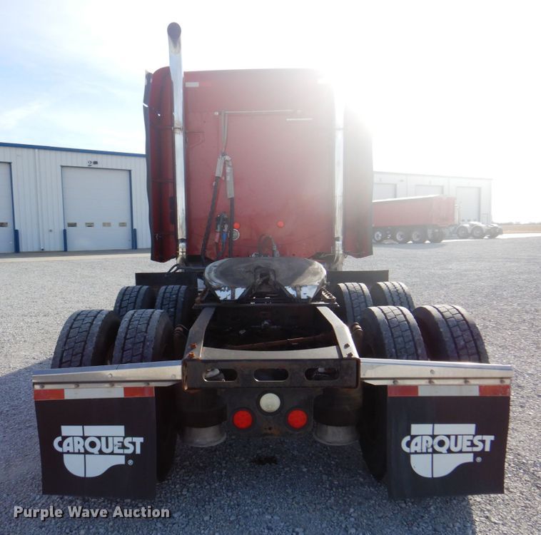 image for item DK8738 2006 Freightliner Columbia  semi truck