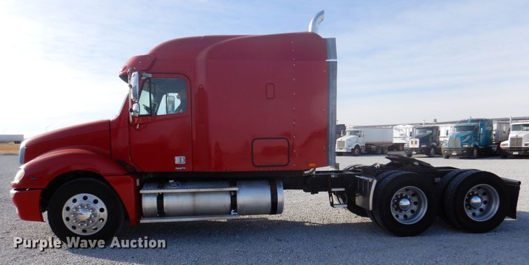 image for item DK8738 2006 Freightliner Columbia  semi truck