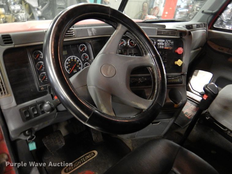 image for item DK8738 2006 Freightliner Columbia  semi truck