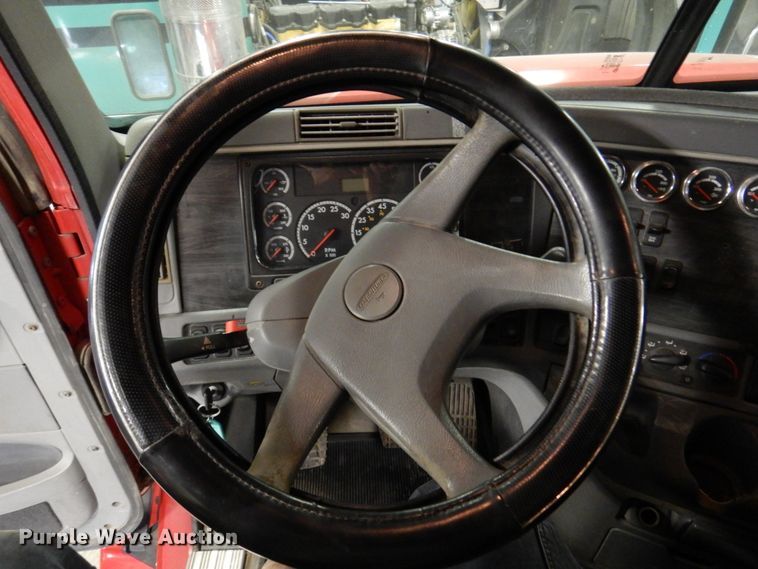 image for item DK8738 2006 Freightliner Columbia  semi truck