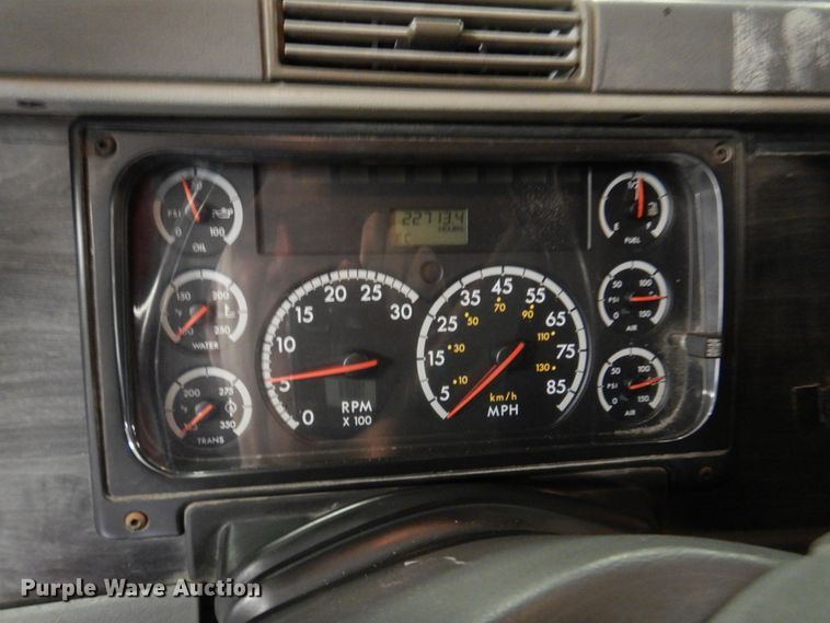 image for item DK8738 2006 Freightliner Columbia  semi truck