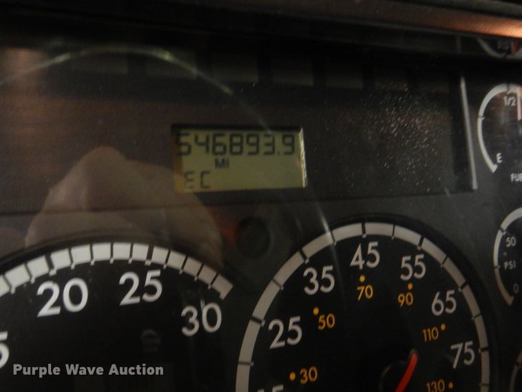 image for item DK8738 2006 Freightliner Columbia  semi truck