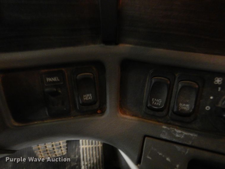 image for item DK8738 2006 Freightliner Columbia  semi truck