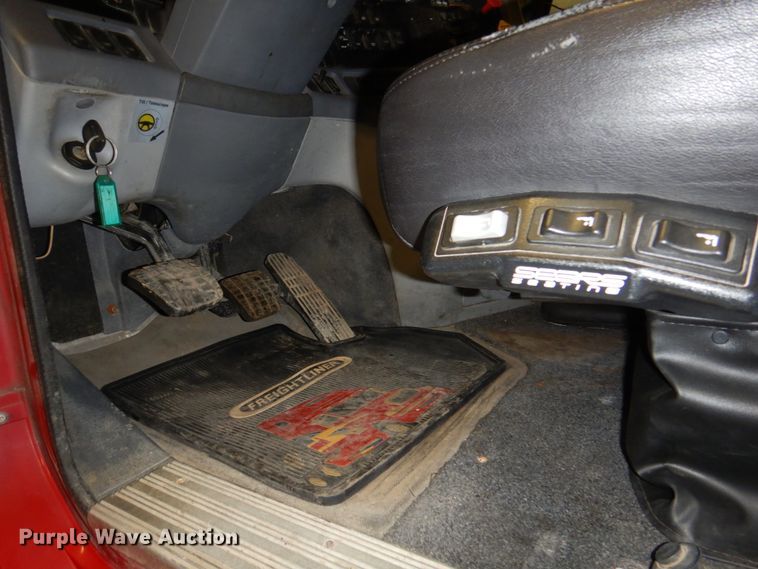 image for item DK8738 2006 Freightliner Columbia  semi truck