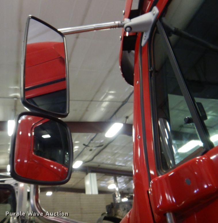 image for item DK8738 2006 Freightliner Columbia  semi truck