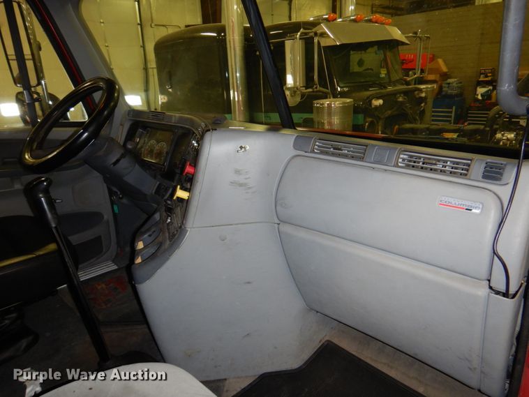 image for item DK8738 2006 Freightliner Columbia  semi truck