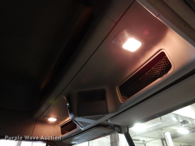 image for item DK8738 2006 Freightliner Columbia  semi truck