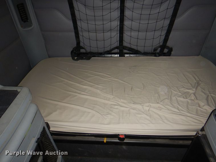 image for item DK8738 2006 Freightliner Columbia  semi truck