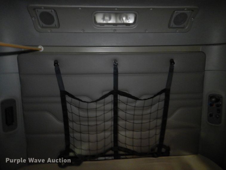 image for item DK8738 2006 Freightliner Columbia  semi truck