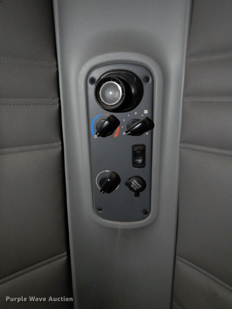 image for item DK8738 2006 Freightliner Columbia  semi truck