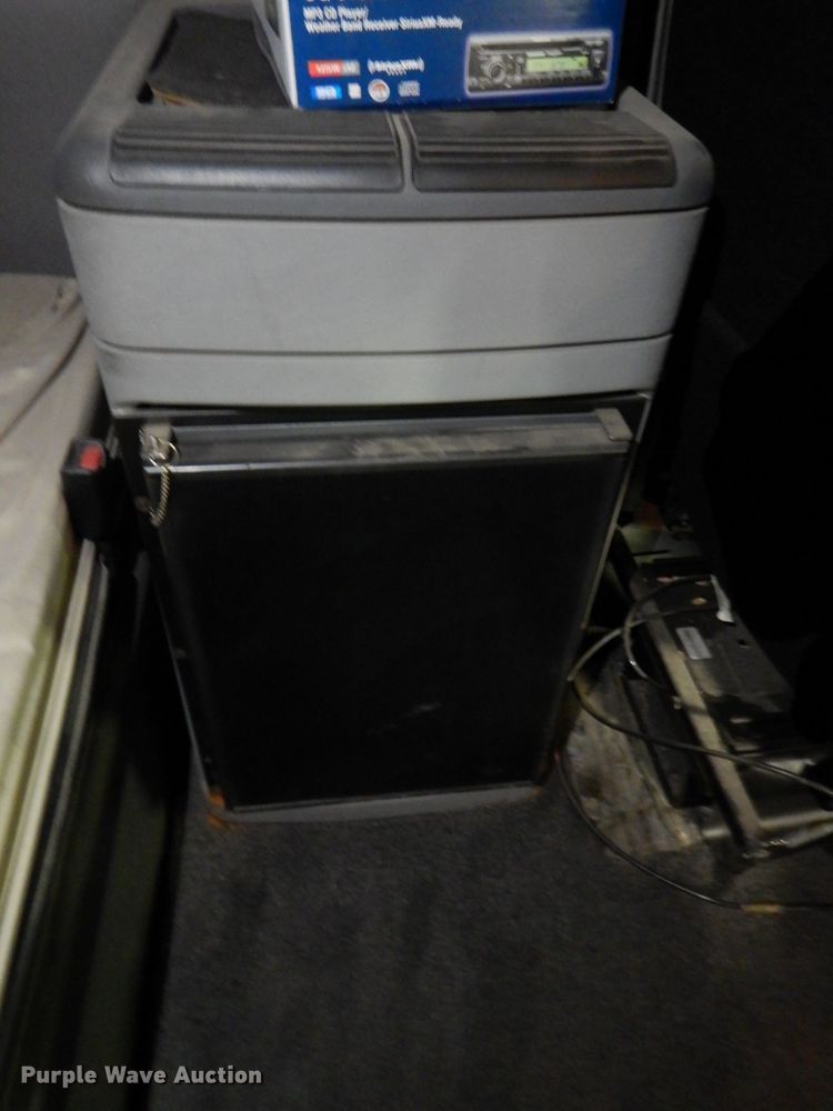 image for item DK8738 2006 Freightliner Columbia  semi truck