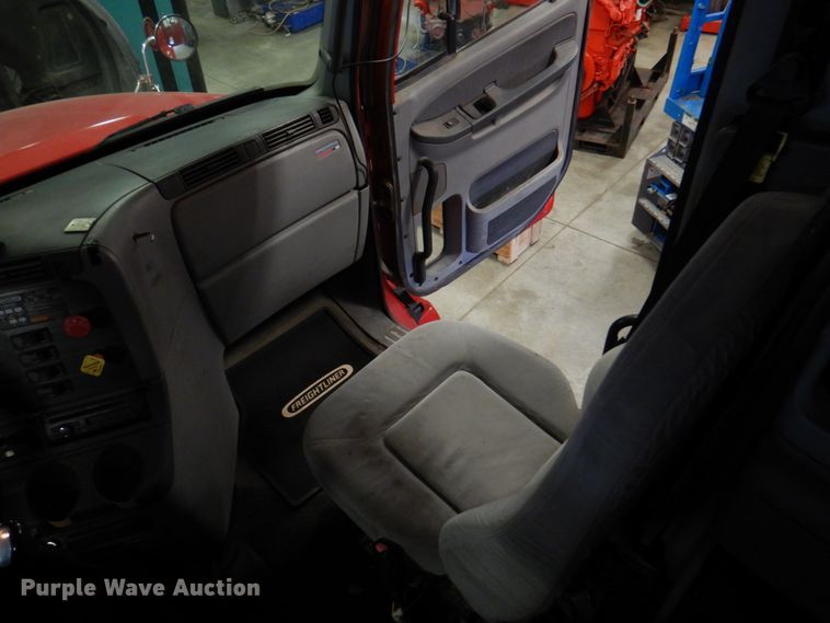 image for item DK8738 2006 Freightliner Columbia  semi truck