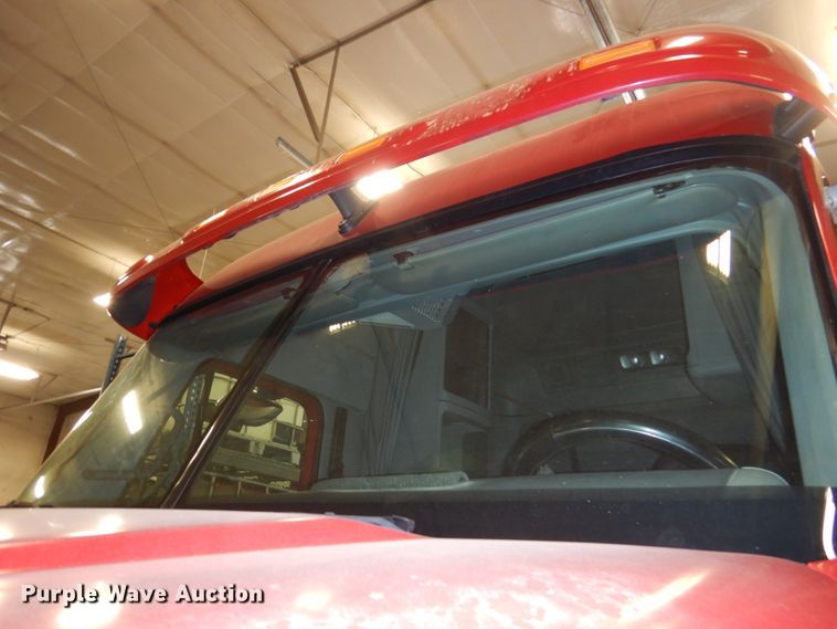 image for item DK8738 2006 Freightliner Columbia  semi truck