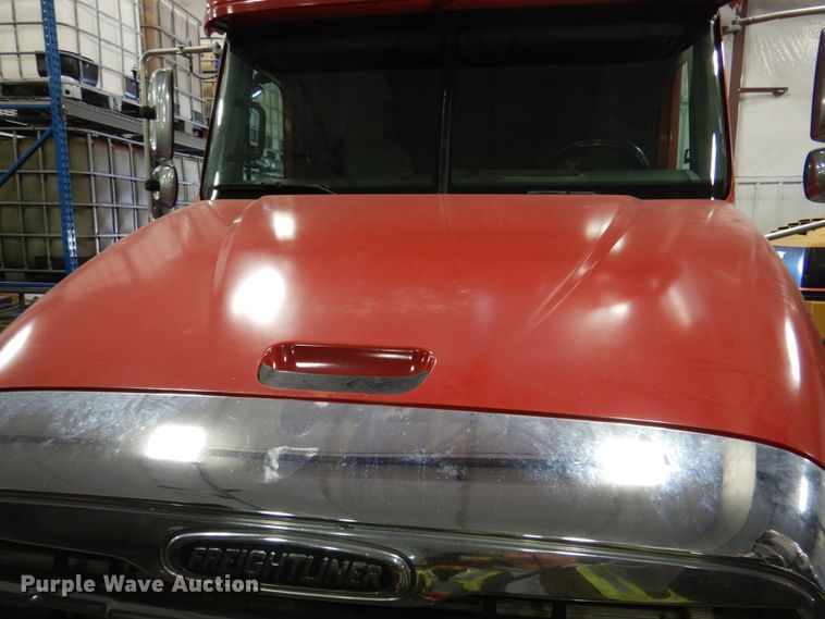 image for item DK8738 2006 Freightliner Columbia  semi truck