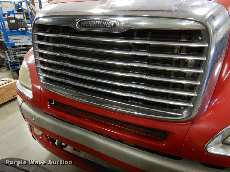 image for item DK8738 2006 Freightliner Columbia  semi truck