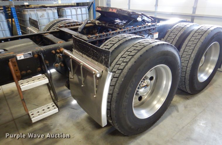 image for item DK8738 2006 Freightliner Columbia  semi truck