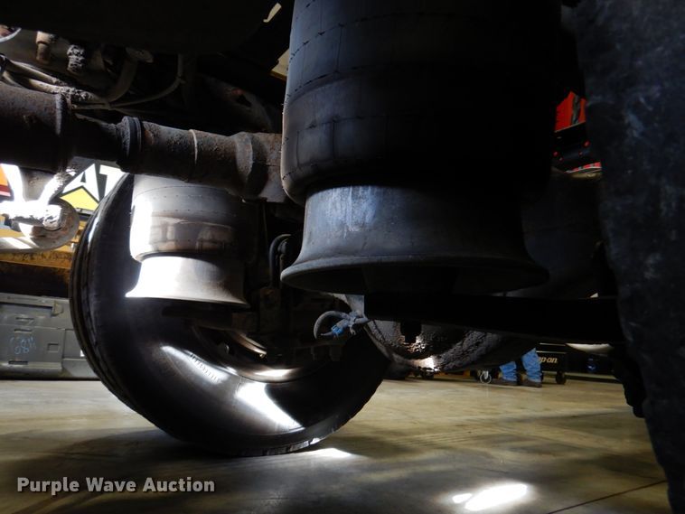 image for item DK8738 2006 Freightliner Columbia  semi truck