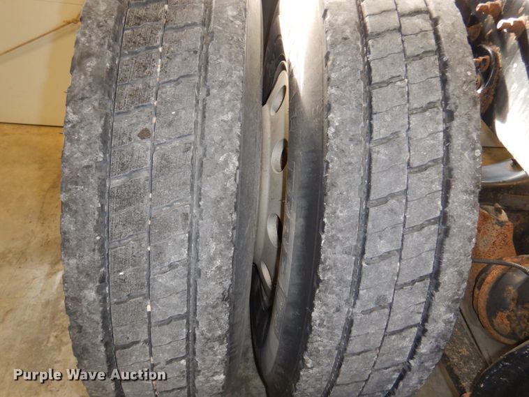 image for item DK8738 2006 Freightliner Columbia  semi truck