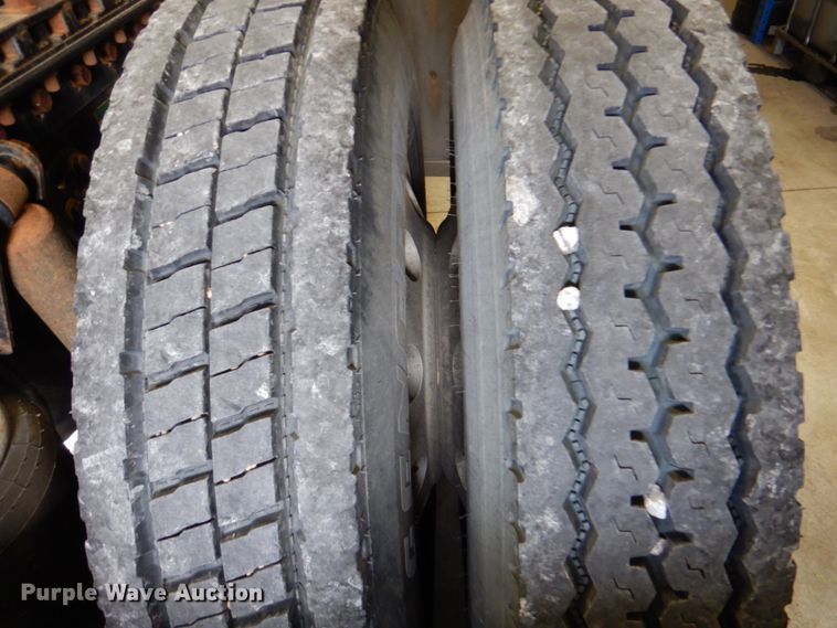 image for item DK8738 2006 Freightliner Columbia  semi truck