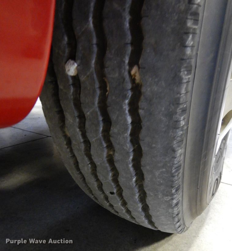 image for item DK8738 2006 Freightliner Columbia  semi truck