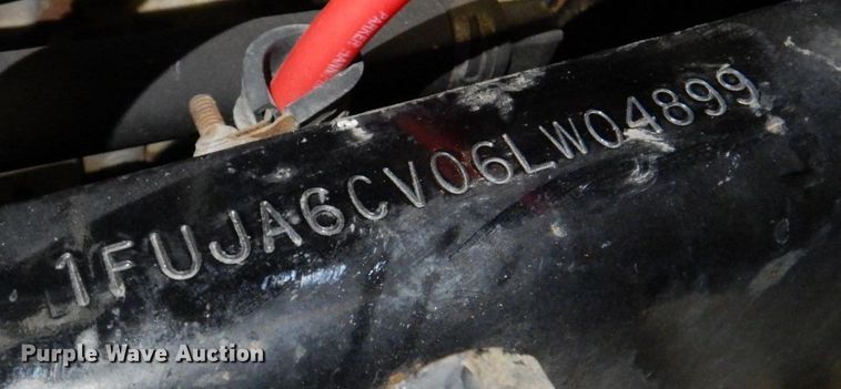 image for item DK8738 2006 Freightliner Columbia  semi truck