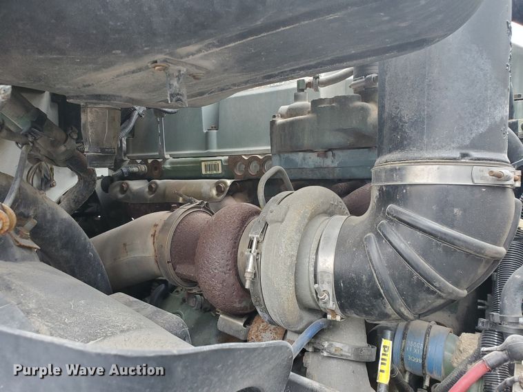 image for item DM4459 2000 Volvo VNL  semi truck