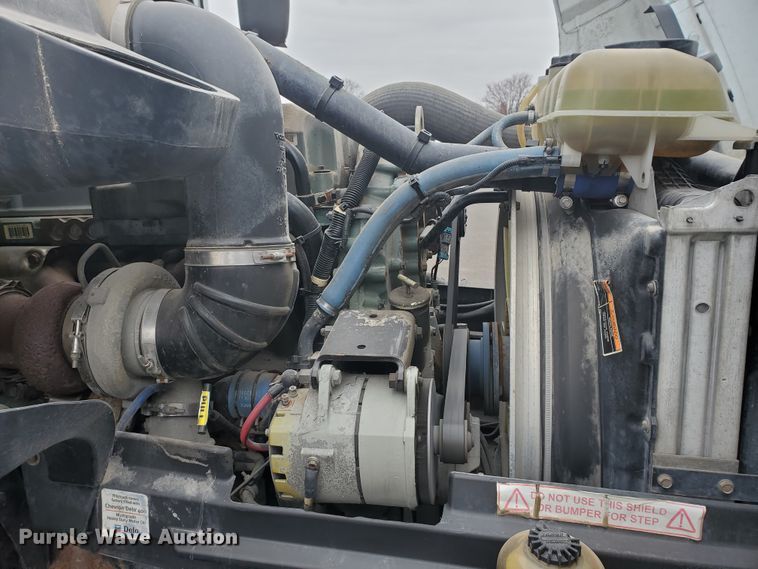 image for item DM4459 2000 Volvo VNL  semi truck