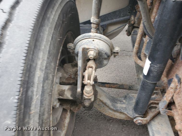 image for item DM4459 2000 Volvo VNL  semi truck