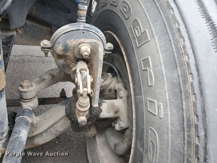 image for item DM4459 2000 Volvo VNL  semi truck