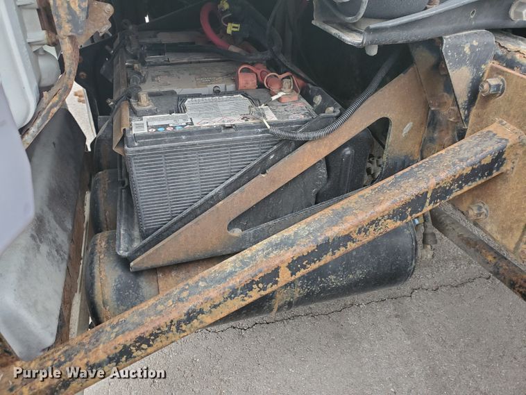 image for item DM4459 2000 Volvo VNL  semi truck