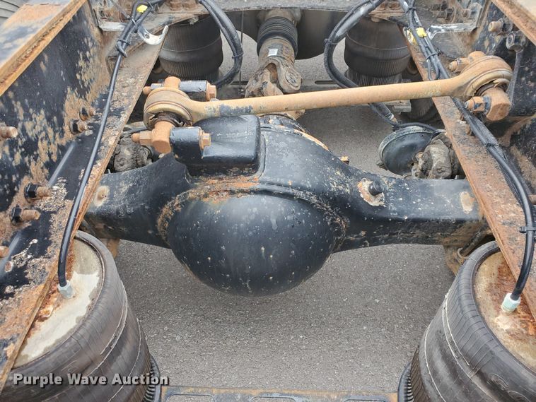 image for item DM4459 2000 Volvo VNL  semi truck