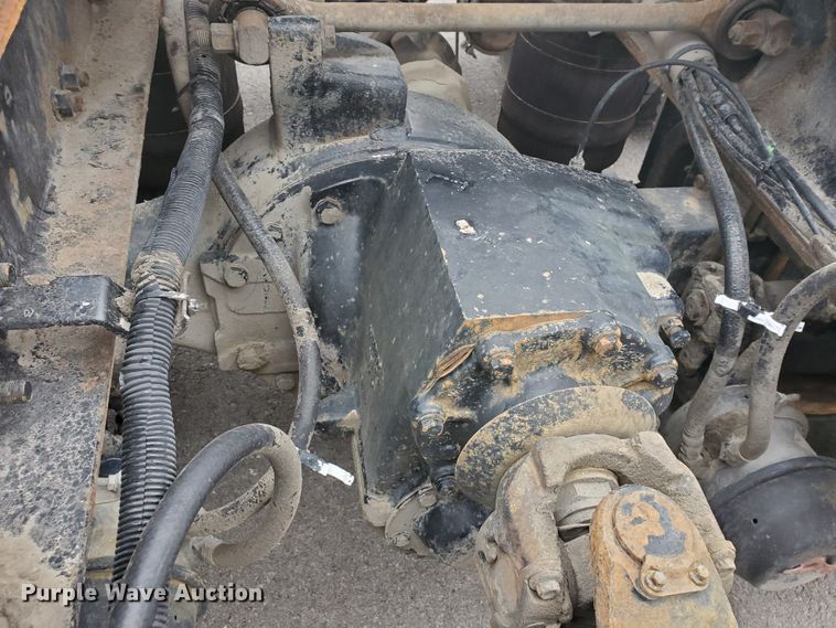 image for item DM4459 2000 Volvo VNL  semi truck