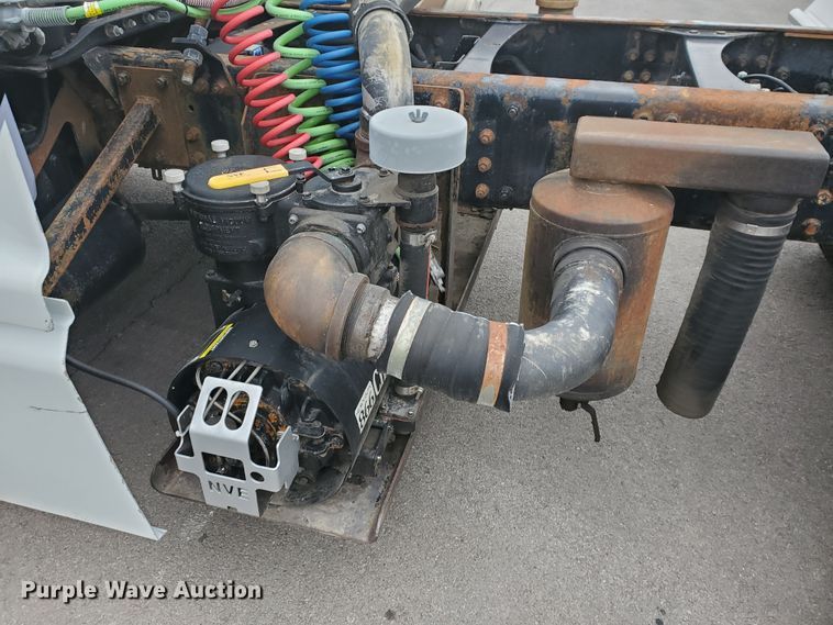 image for item DM4459 2000 Volvo VNL  semi truck