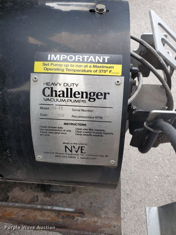 image for item DM4459 2000 Volvo VNL  semi truck