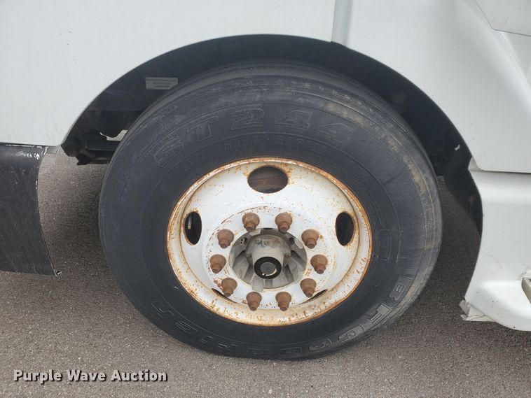 image for item DM4459 2000 Volvo VNL  semi truck