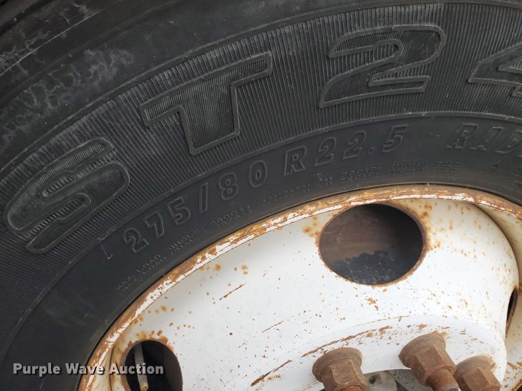 image for item DM4459 2000 Volvo VNL  semi truck